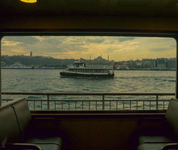 Uncover the fascinating guided adventures along london"s iconic thames river landmarks!